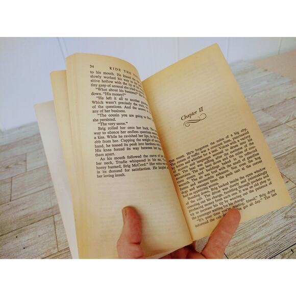 Vtg 1980 - Ride the Thunder - Janet Dailey - Romance Paperback - Picture 10 of 11